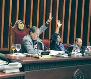 GRUPO SENADORES NIEGAN VAYAN A RENUNCIAR PARA OCUPAR CARGOS EN GOBIERNO DE DANILO MEDINA