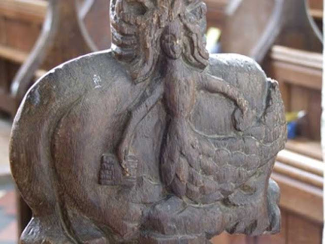 Скамейка русалки XIV века в церкви Святой Марии, Айвинго, Бакингемшир