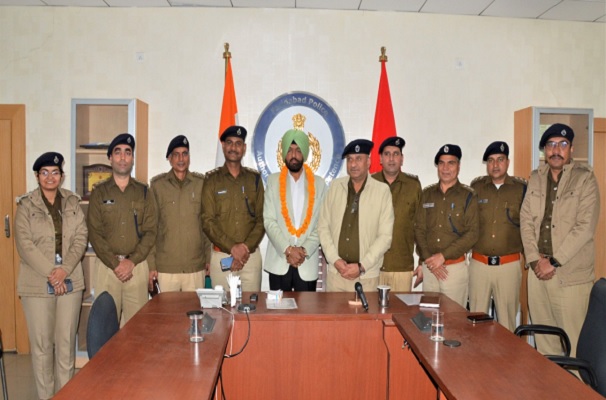 Many-policemen-including-ACP-Singh-retired