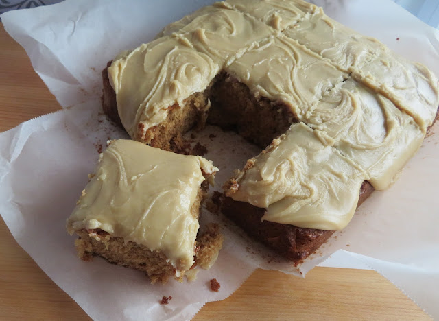 Applesauce Spice Cake