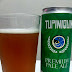 Uma cerveja, que traz uma mistura interessante, saborosa e especial, que se traduz bem no Premium que a cerveja traz no rótulo... bebendo Tupiniquim Premium Pale Ale