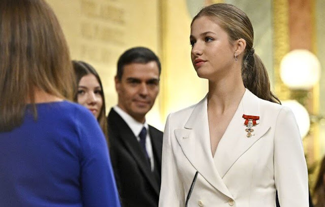 Princess Leonor wore a white suit by Sastreria Serna. Queen Letizia in Carolina Herrera. Infanta Sofia wore a Verdie dress by Erdem