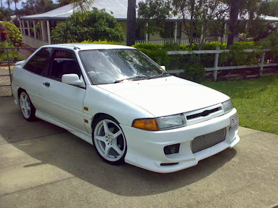 modifikasi mobil ford laser putih