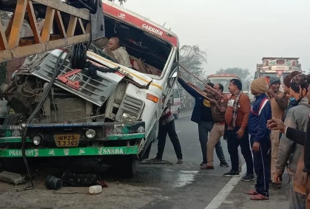 जौनपुर मार्ग पर पवांरा बाजार के पास बुधवार की सुबह ट्रक और डंपर की भिड़ंत में ट्रक चालक की मौत।Don News Express