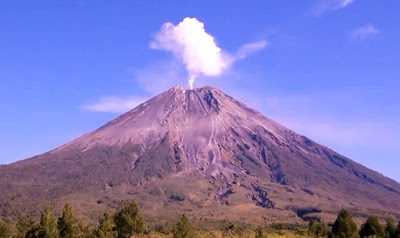 gunung semeru tertinggi di indonesia