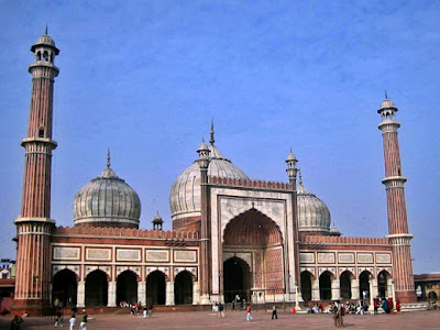 Most beautiful and tall Masjids and Islamic places from all around the world