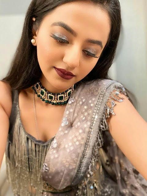 Helly Shah HD Wallpaper