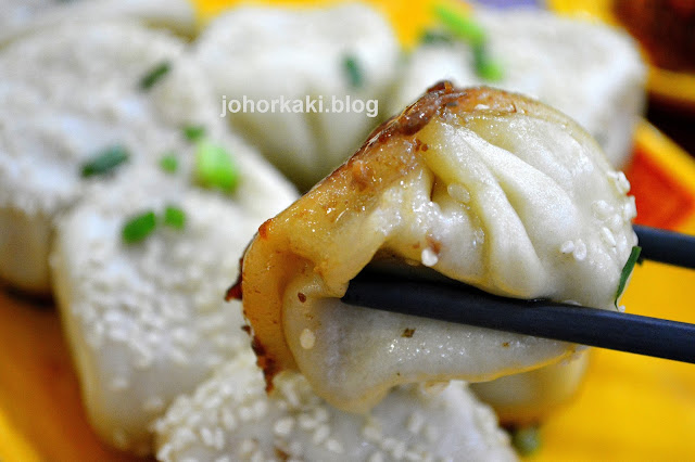 Shengjianbao-Shanghai-Street-Food-Pan-Fried-Dumplings-生煎包