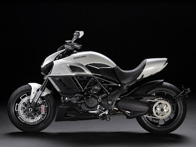 ducati diavel pictures. 2011 Ducati Diavel Photos