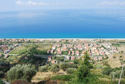 La marina vista dal paese