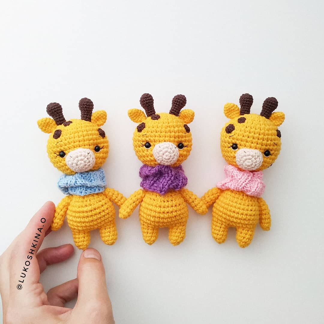 Crochet giraffe amigurumi