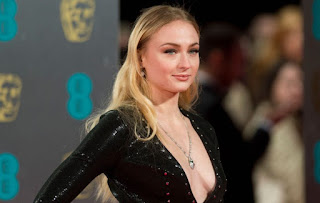 Sophie Turner Hot Cleavage Show