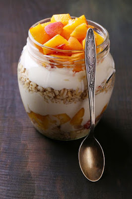 http://easylivingtoday.com/peaches-cream-overnight-oats/