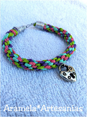 pulsera con disco kumihimo