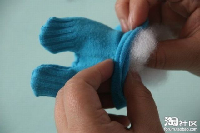 Como fazer um ursinho de pelúcia com uma meia