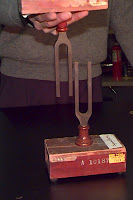 Brown University: Matched Tuning Forks Sympathetic Vibration Demonstration http://www.physics.brown.edu/physics/demopages/Demo/waves/demo/3b7010.htm