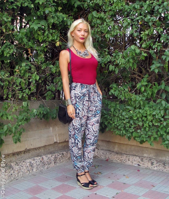 StatementNecklace+BurgundyTop+PaisleyPants+BoldLips