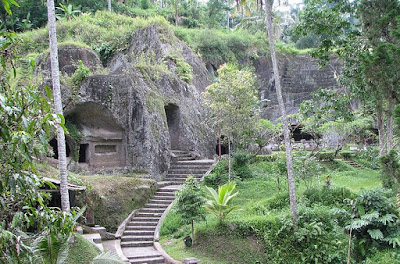 misteri-pesugihan-gunung-kawi