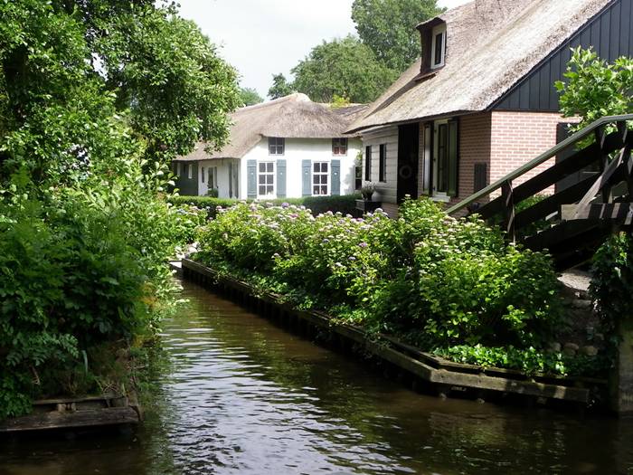 Can you imagine a village with no roads? There is such a place in the Netherlands called Giethoorn (pronounced 'geethorn'). There are no roads and cars have to remain outside the village. The only access to the stunningly lovely houses in Giethoorn is by water, or on foot over tiny individual wooden bridges.