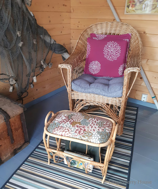 lingonberryhouse, DIY, tee itse, rahi, footstool, rottinki, kangas, furniture, kesähuone, sun lounge