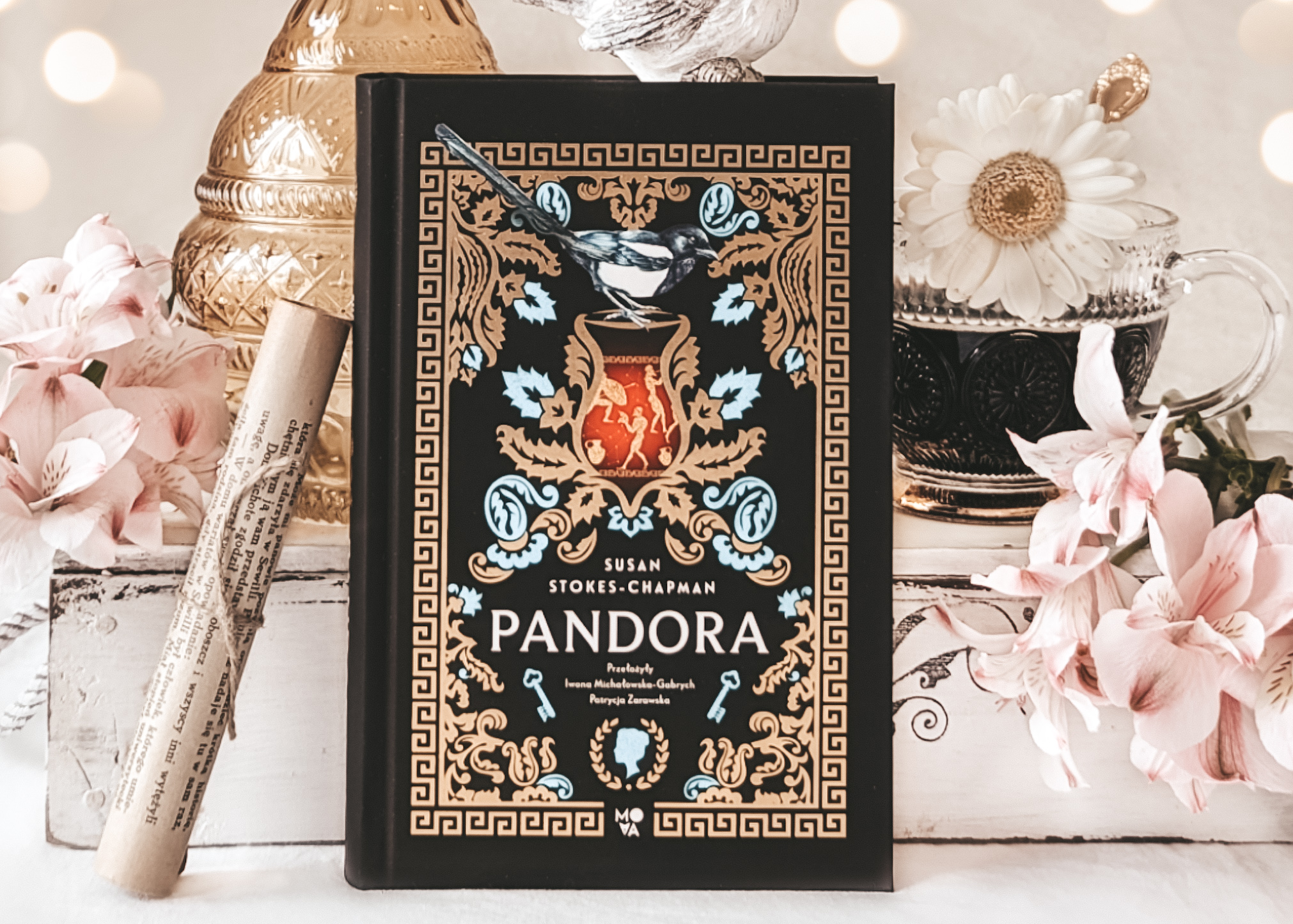 „PANDORA” – SUSAN STOKES-CHAPMAN | Niezwykle inspirująca eksploracja mitu o tajemniczej Pandorze!