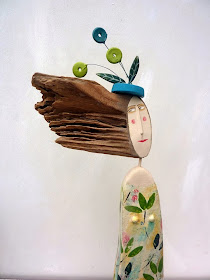 drewniane figury Lynn Muir czyli co można zrobić z  kawałków drewna