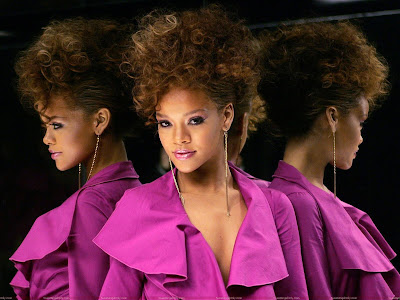 rihanna_hot_wallpaper_in_pink_sweetangelonly.com