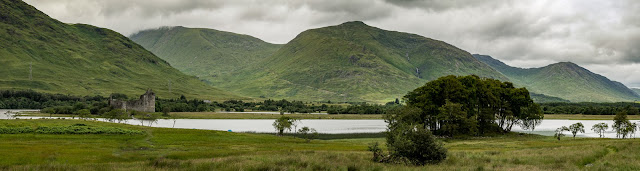 Photo of a wider view of Kilchurn Castle on Loch Awe