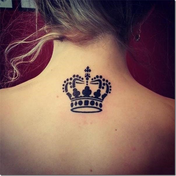 tatuaje-de-corona-con-trazos-ligeros