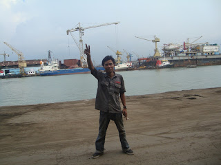 Narsis Di Dermaga Tanjung Perak