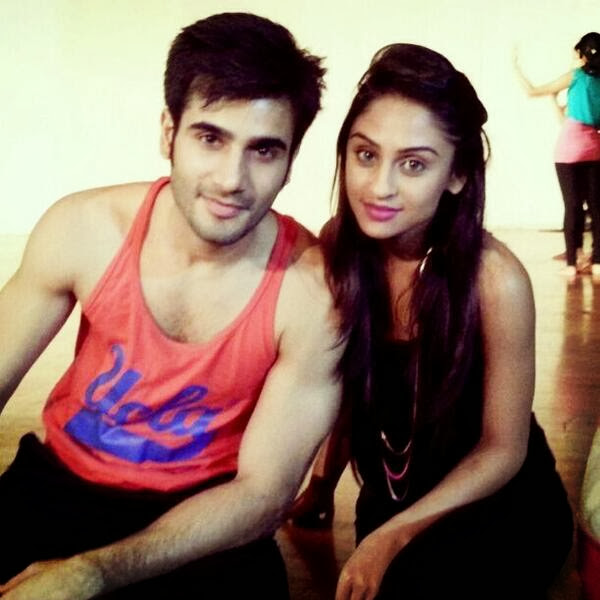 karan tacker & krystle dsouza  HD Wallpaper Download