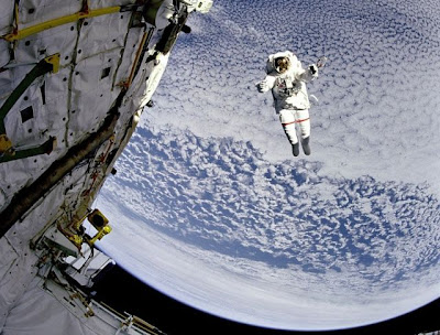 Spacewalk: The Blue Sky Underfoot Seen On  www.coolpicturegallery.us