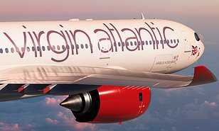 Un passager ivre a tenté de "couper les fenêtres" lors d'un déchaînement en vol avant que "des marines ne s'empilent sur lui" lors d'un vol Virgin Atlantic de Londres à Los Angeles.