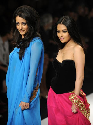 Riya Sen and Raima Sen sizzles on the Ramp