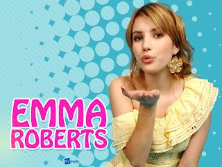 Emma Roberts Sending Kiss Halftone Background HD Wallpaper