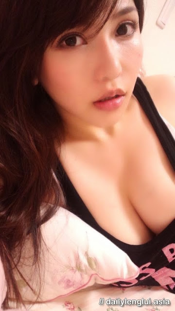 Foto Model Sexy Dan Hot Asal Jepang, Anri Okita - Ada Yang Asik