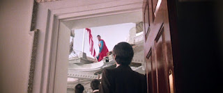 Supermán con la cúpula del techo del despacho oval de la Casa Blanca - Supermán II