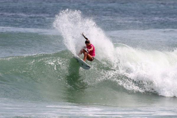 Saquarema Surf festival define as quartas de final do qs 5000 feminino na quarta-feira