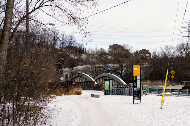 Lower Don Trail crosses Pottery Road