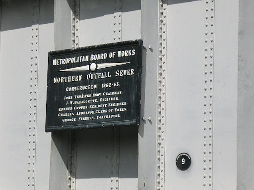 close up of a plaque identical to the plaque on Bow Creek bridge