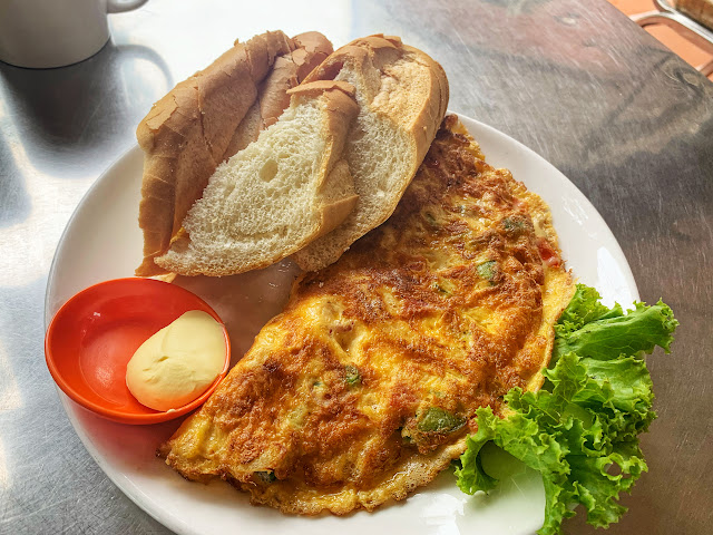 Khmer Bread and Omelette in Phnom Penh