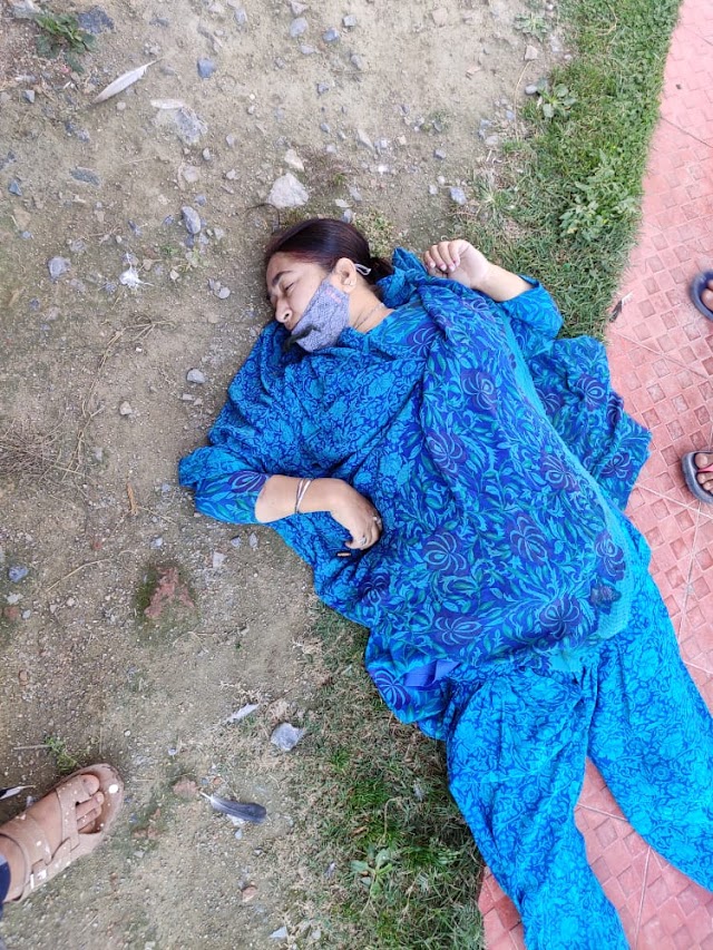 Jammu Kashmir : श्रीनगर के एक स्कूल के अंदर दो शिक्षकों की गोली मारकर हत्या |  तीन दिनों में 5 नागरिकों की मौत