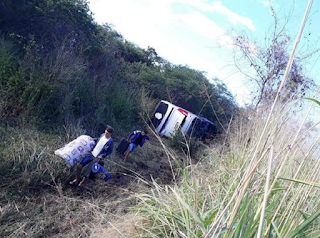 ACIDENTE ENTRE ÔNIBUS COM QUADRILHA JUNINA E AUTOMÓVEL DEIXA SETE PESSOAS FERIDAS NO CEARÁ