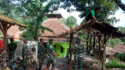 Tingkatkan Keamanan Wilayah, Satgas TMMD Ke-107 Kodim 0608/Cianjur Bangun Poskamling