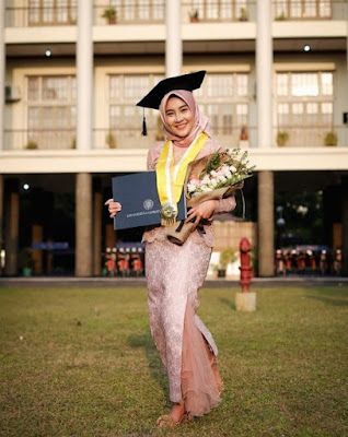 gambar model kebaya wisuda modern terbaru