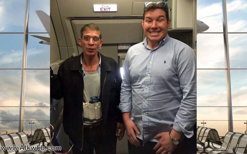 صورة غريبة بين مختطف طائرة وأحد الركاب فما قصتها ؟