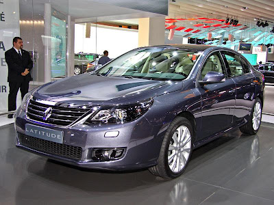 Renault Latitude 2011 Live pictures and details