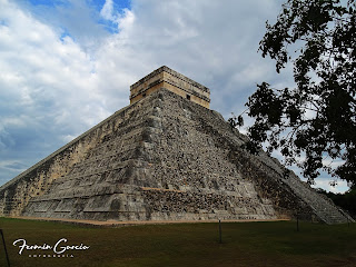 Pirámide o Castillo de Kukulkán edificio principal en Chichén Itzá