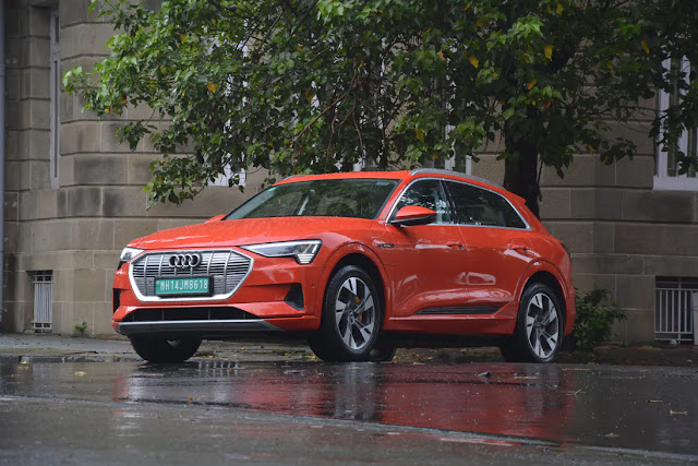 ऑडी q7 2022 (Audi Q7) RED COLOUR