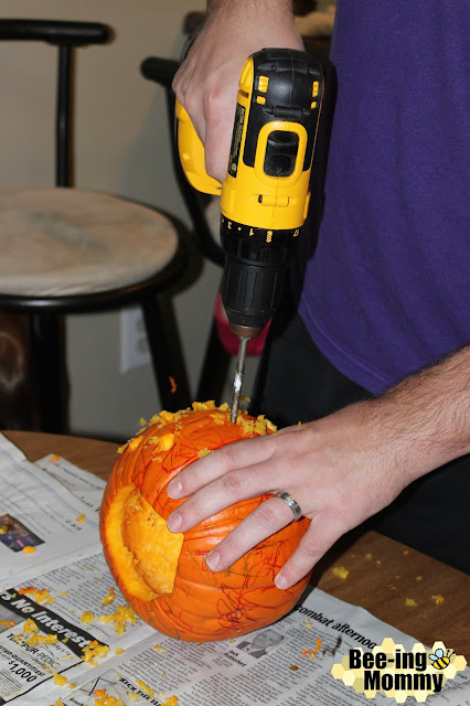 pumpkin carving with a drill, unique pumpkin carving, pumpkin carving, cool pumpkin decor, cool pumpkin designs, drill pumpkins, pumpkins decor hacks, easy pumpkin carving, fast pumpkin carving, drill crafts, drill designs, drill pumpkins, how to carve pumpkin with drill, DIY, Halloween, pumpkins, Halloween decor, toddler pumpkins, baby pumpkin, toddle pumpkin carving, circle pumpkins, flower pumpkin, Halloween, fall, fall decor, quick pumpkin carving